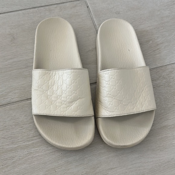 Gucci Microguccisima Rubber Pool Slides - Picture 8 of 9